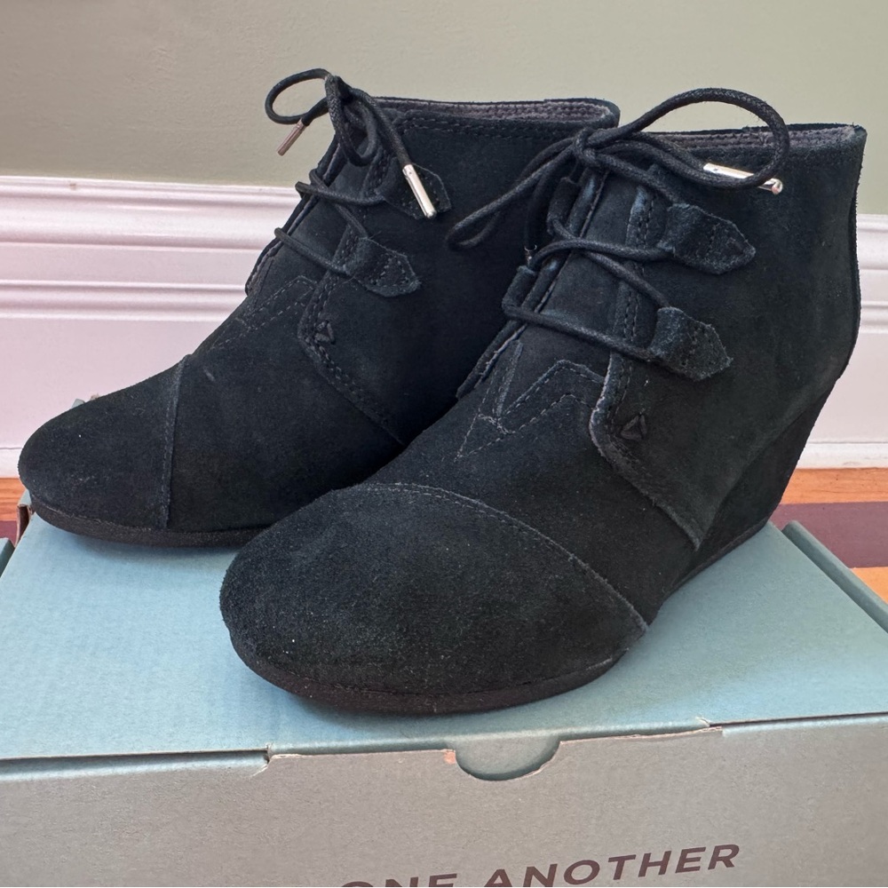 TOMS Kala Black Suede Booties – Women’s Size 8.5 – Ankle Boots